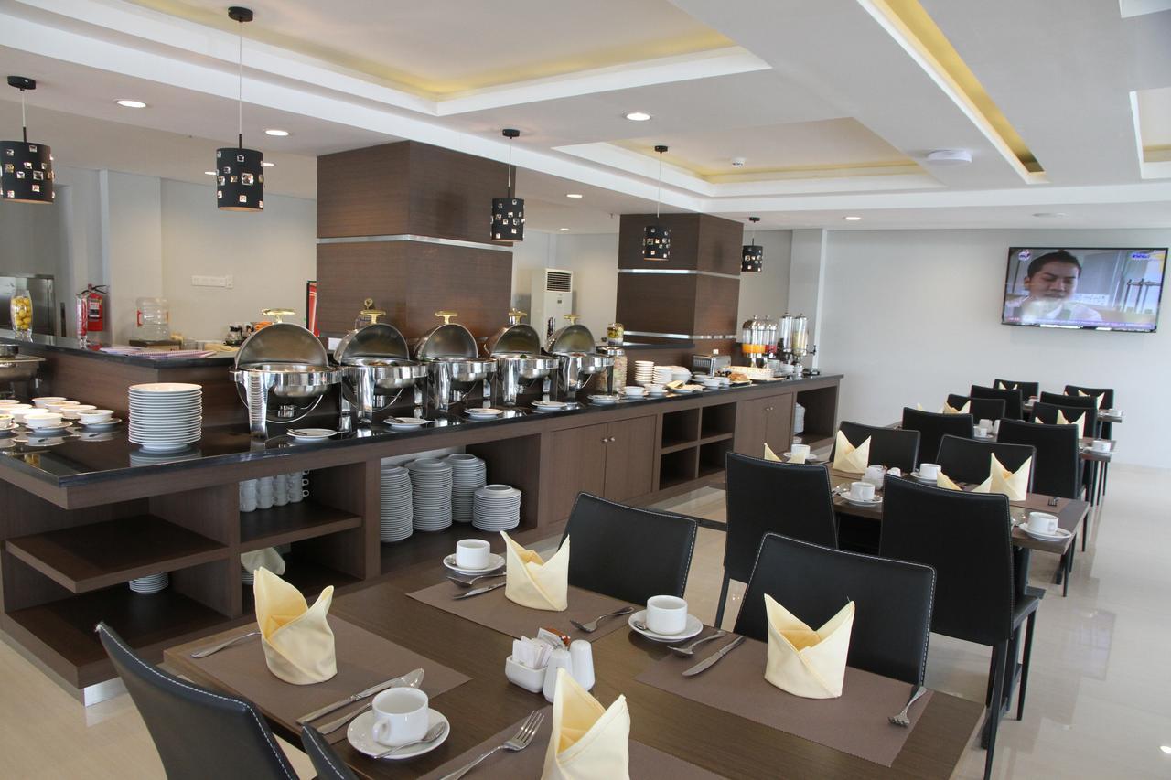 Amantis Hotel Demak Exterior photo