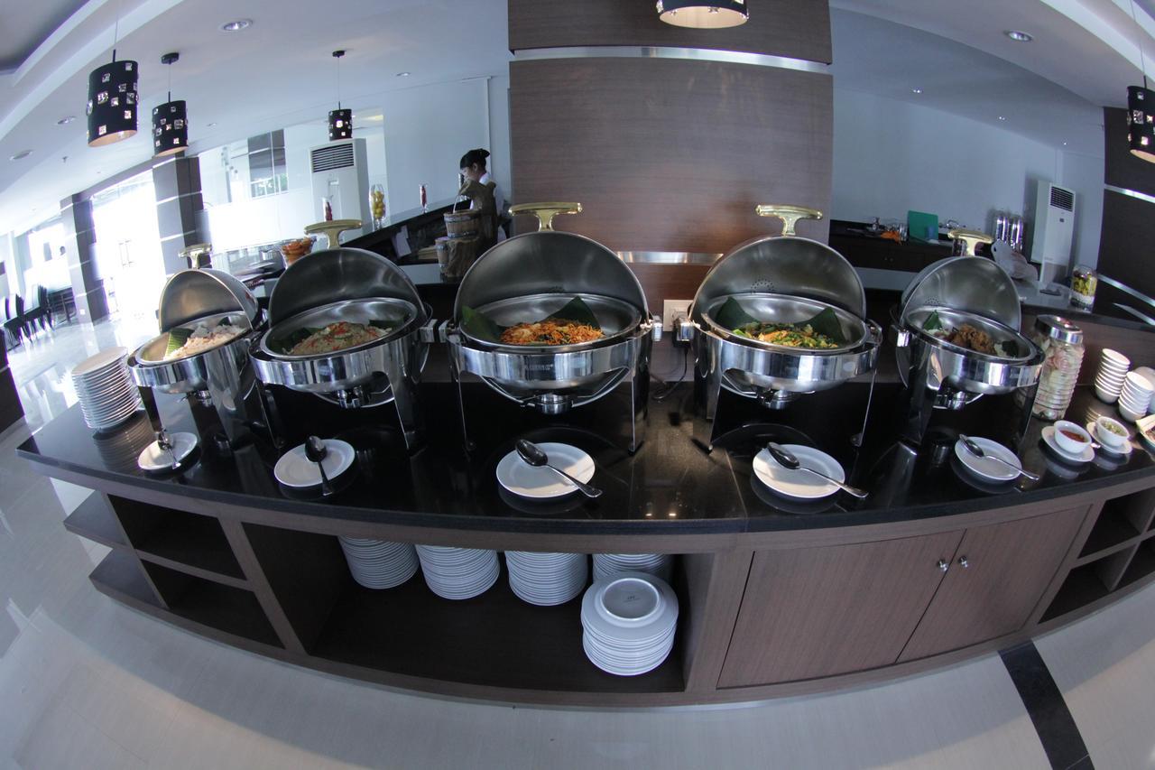 Amantis Hotel Demak Exterior photo