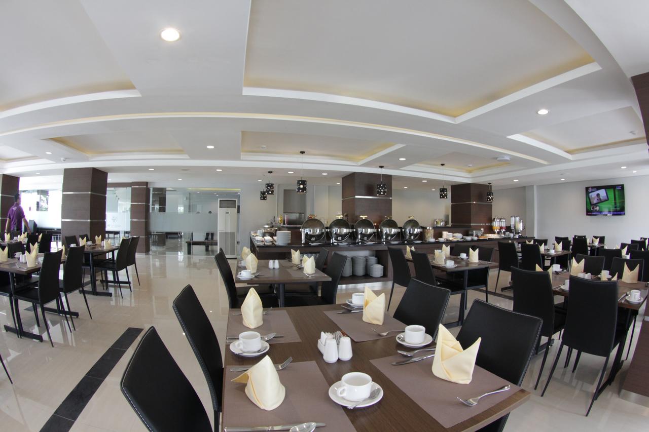 Amantis Hotel Demak Exterior photo