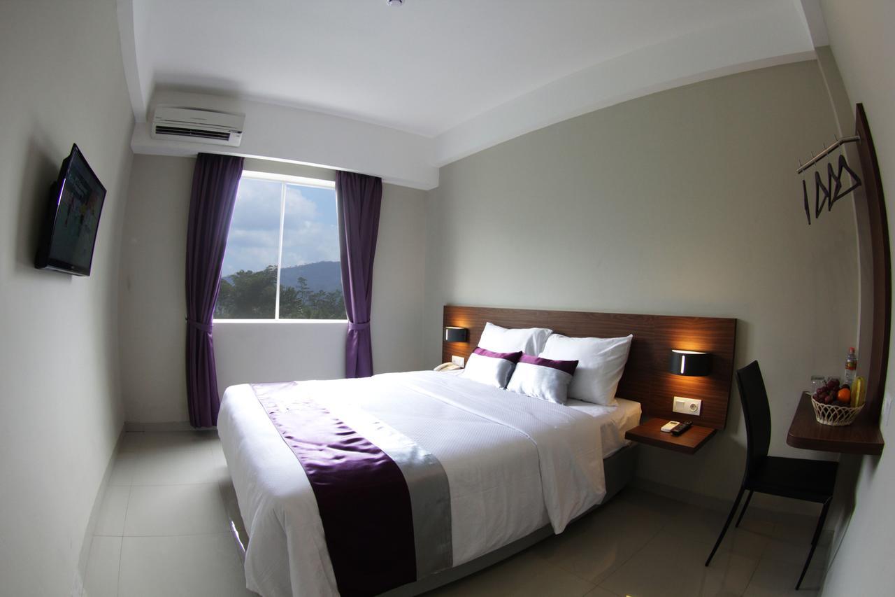 Amantis Hotel Demak Exterior photo